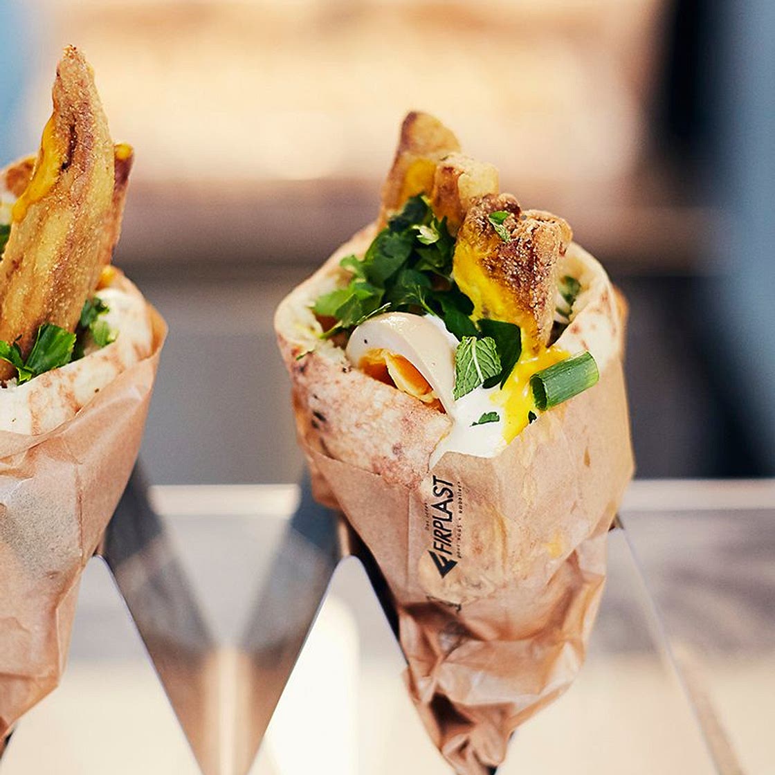 Sabich pomme de terre, oeuf, et aubergine panée