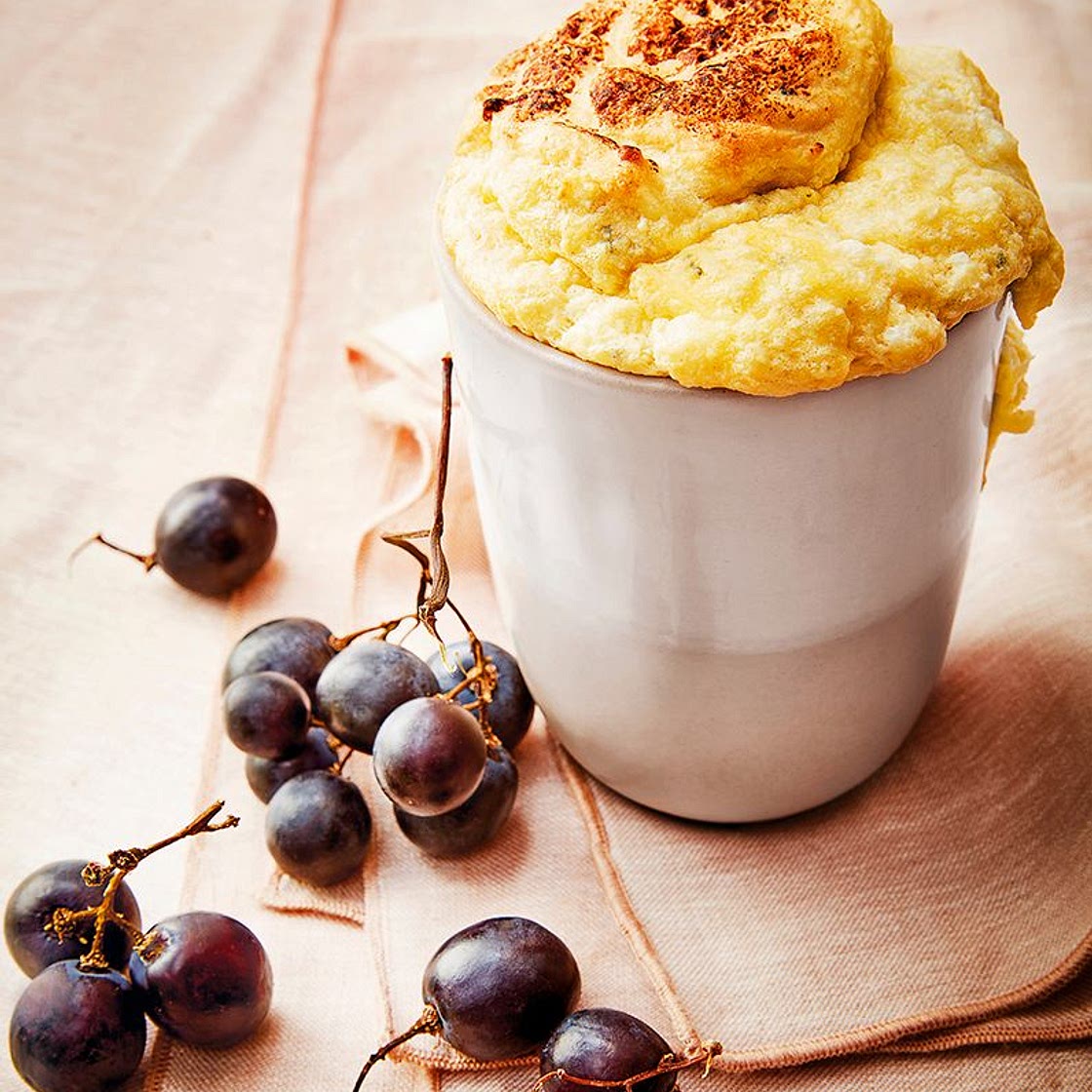 Soufflé au roquefort et au raisin