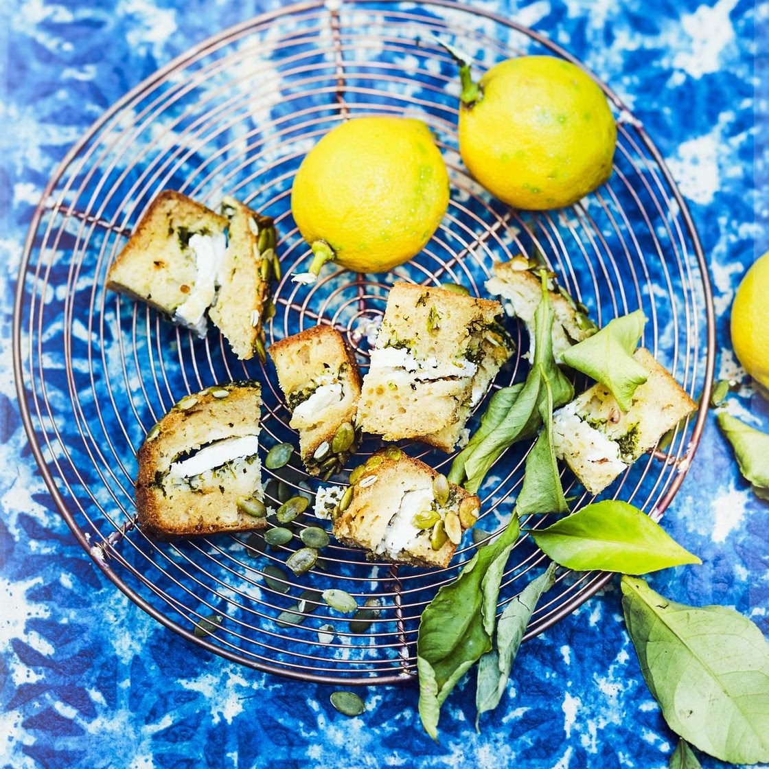 Cake au chèvre, citron confit et graines