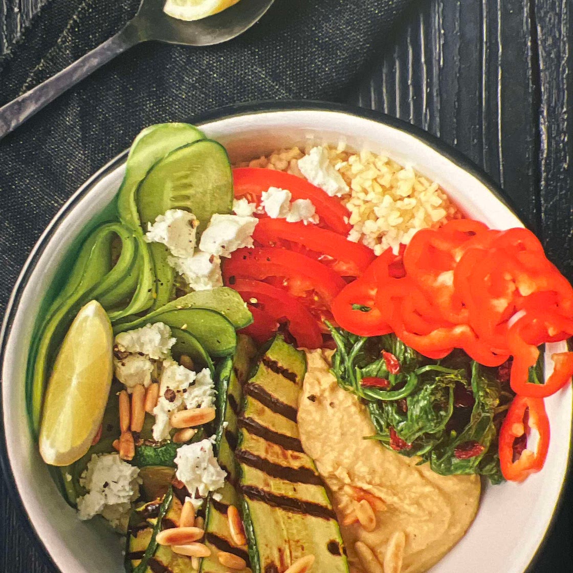 Spinat-Hummus-Bowl