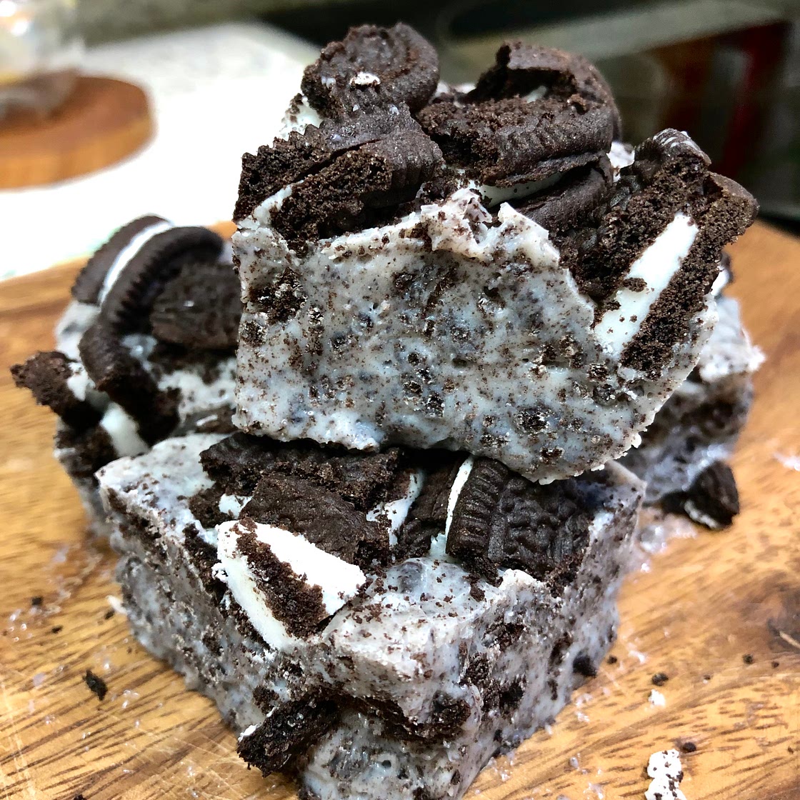 CHEWY OREO FUDGE SLICES