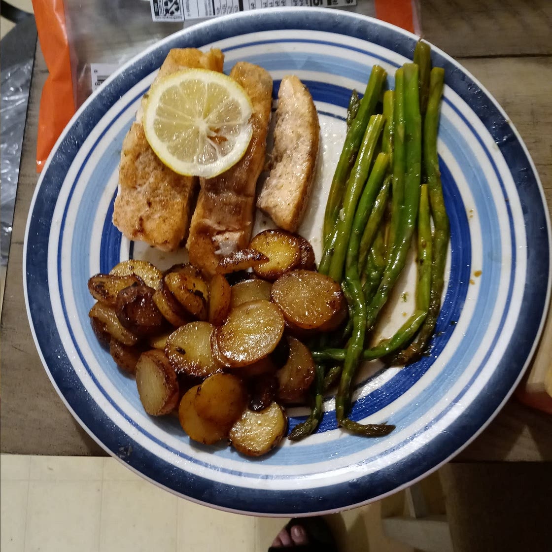 Salmon with Garlic Lemon Butter Sauce