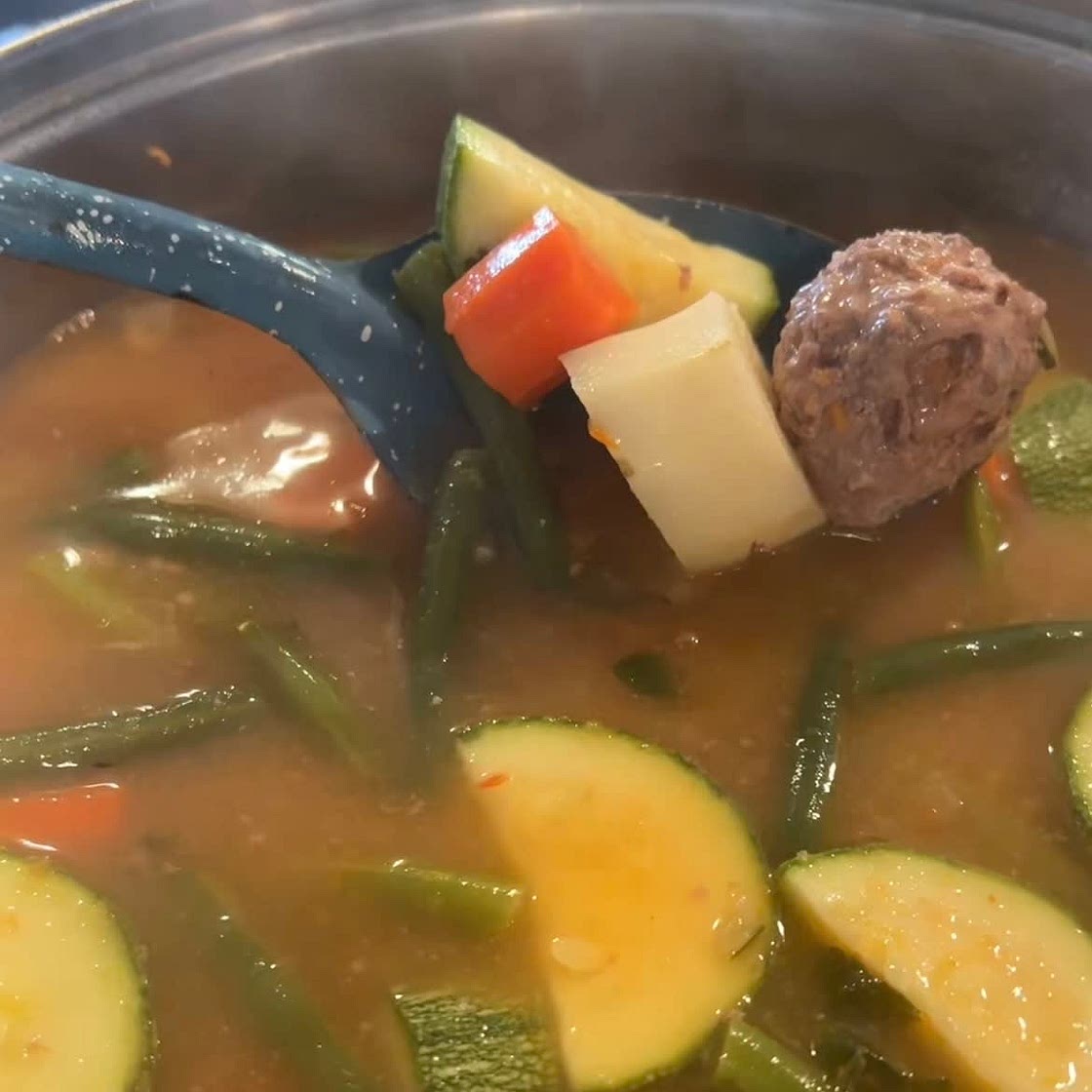 Caldo de Albóndigas 