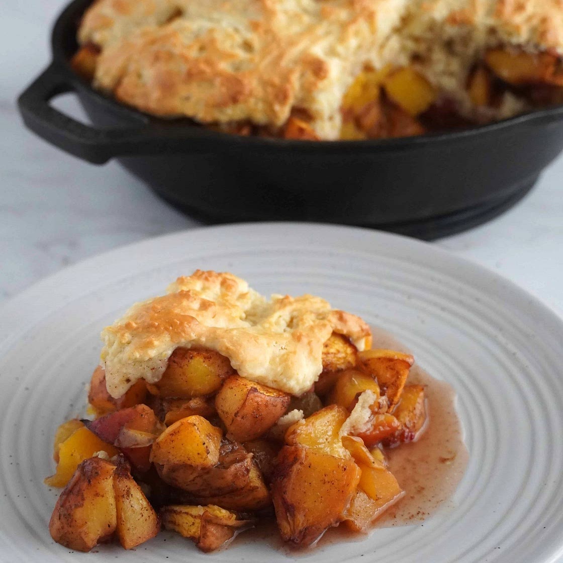The Perfect Cast Iron Peach Cobbler: A Delicious, Simple Dessert