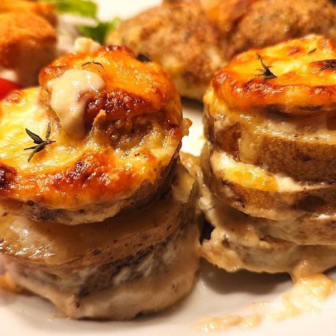 Creamy Garlic & Parmesan Baked Potato Stacks