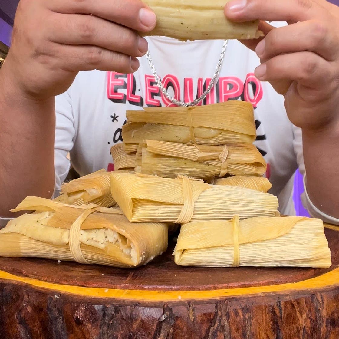Tamales de pollo en salsa verde 