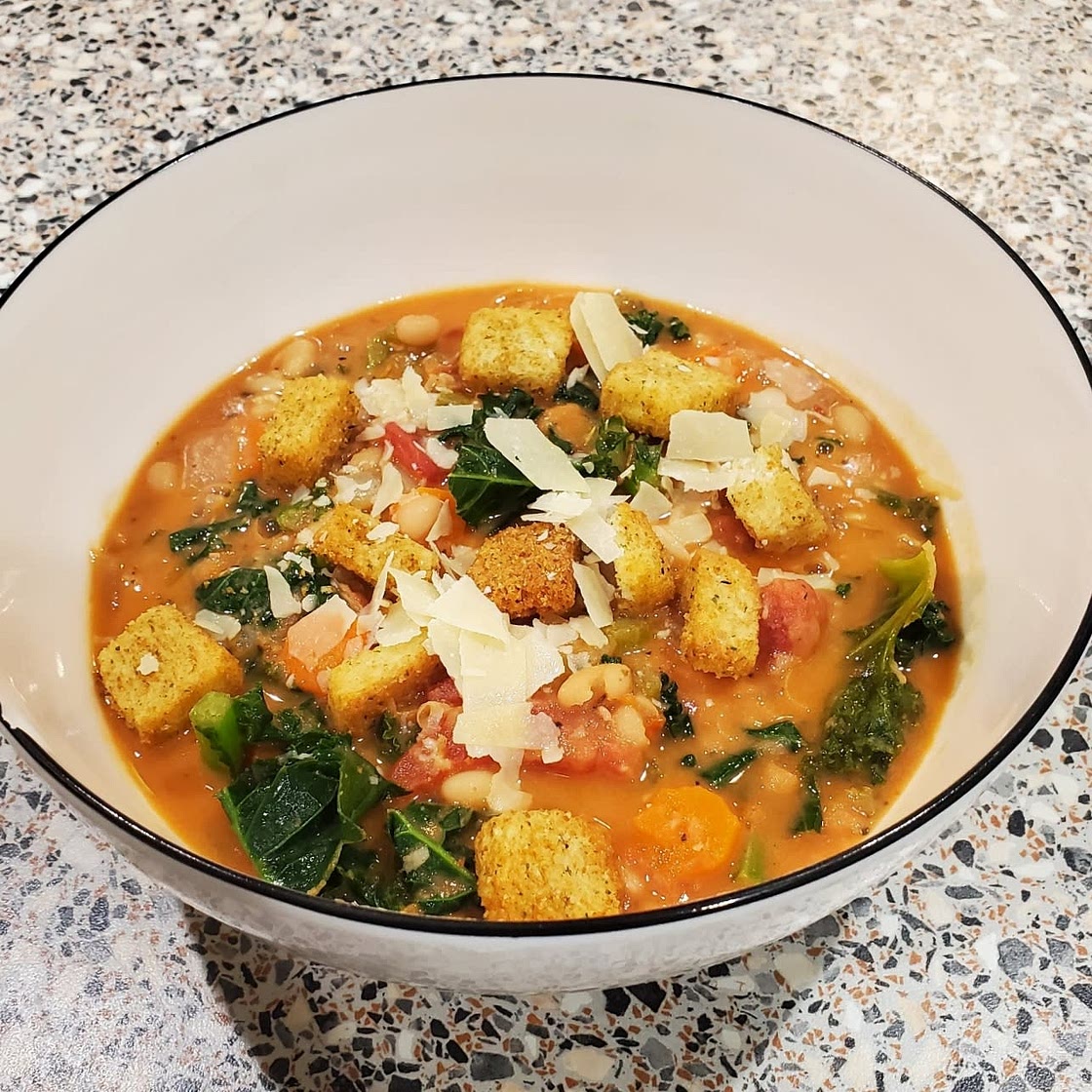 Creamy Tuscan White Bean & Kale Soup (1 Pot!)