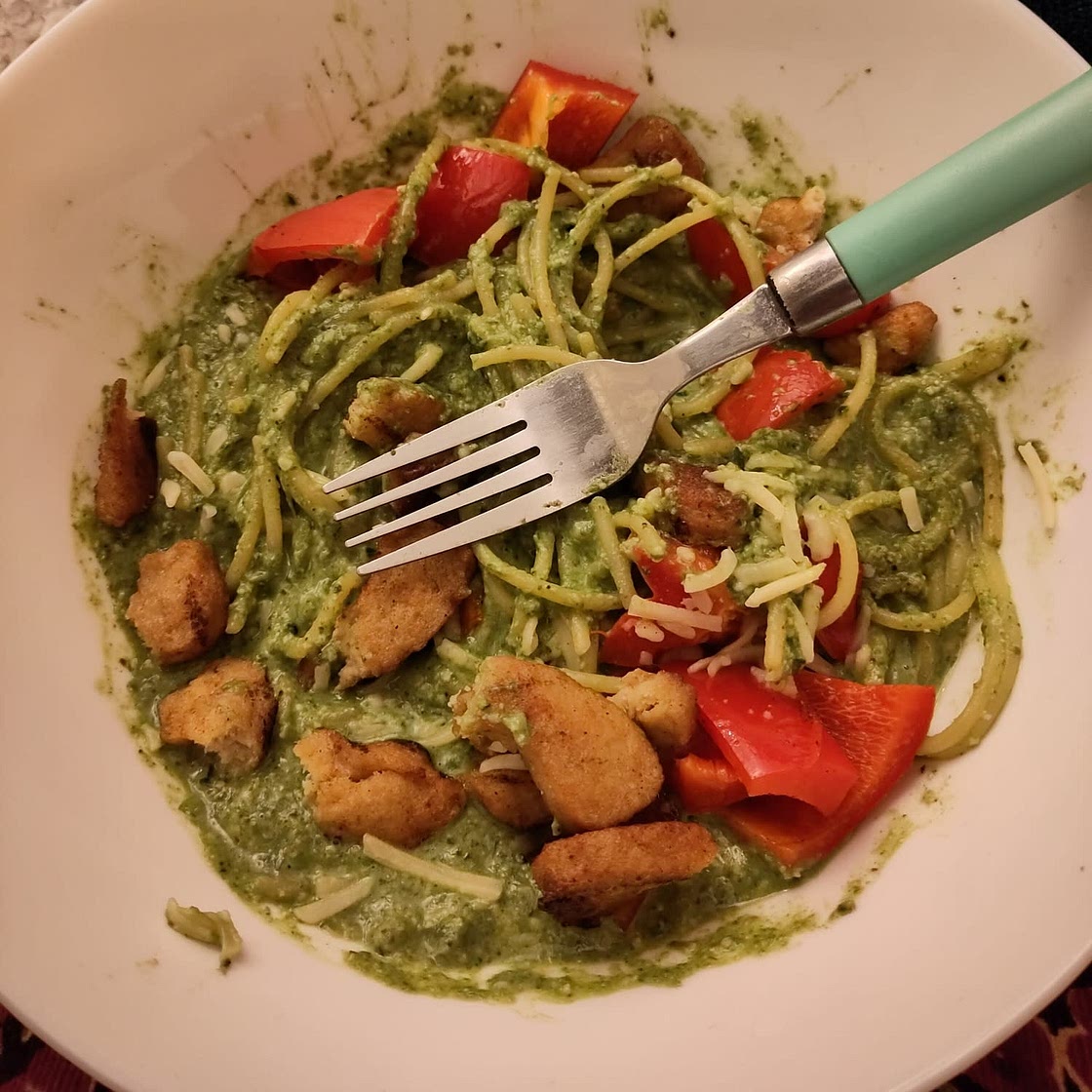 KALE-SAUCE PASTA