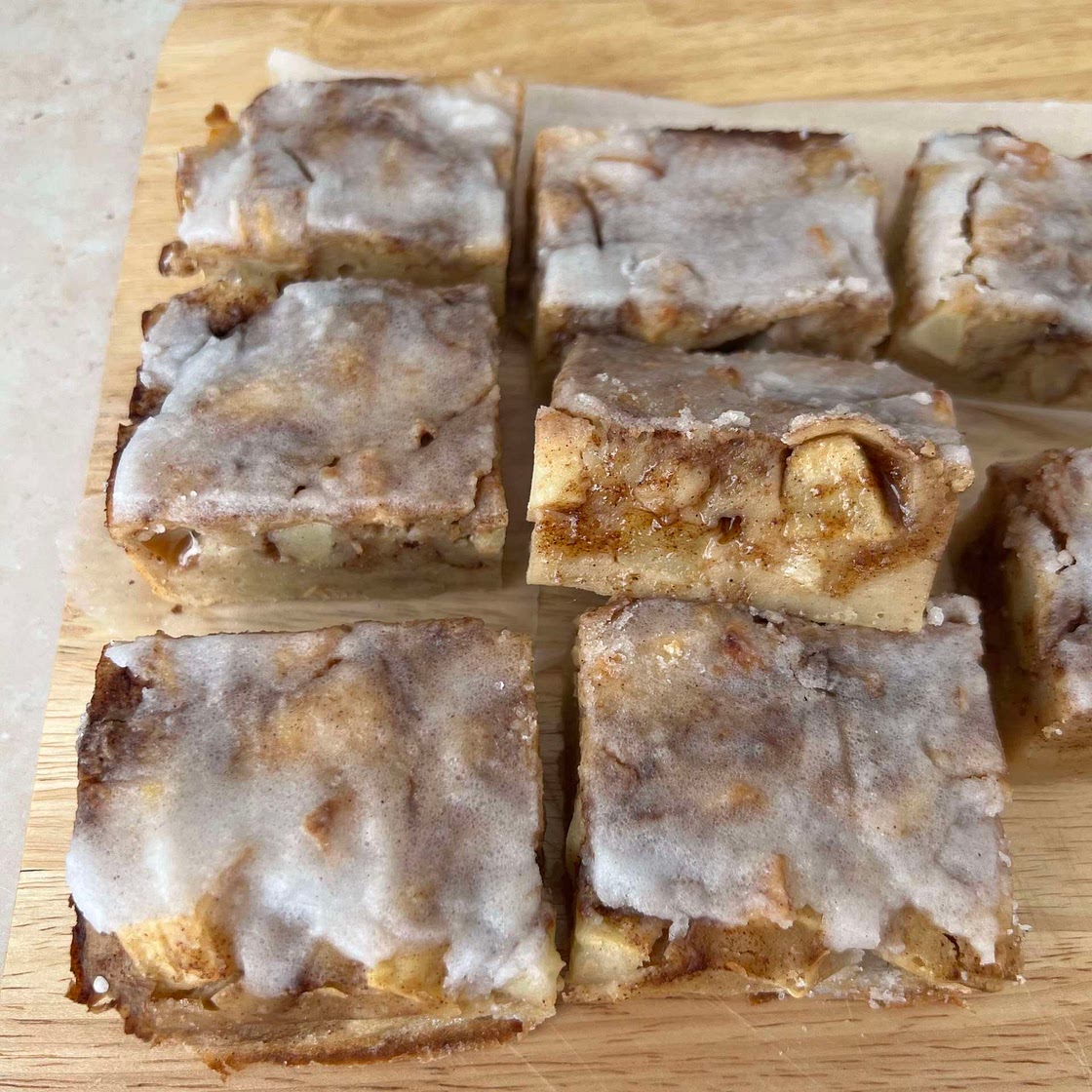 Cinnamon Apple Cake