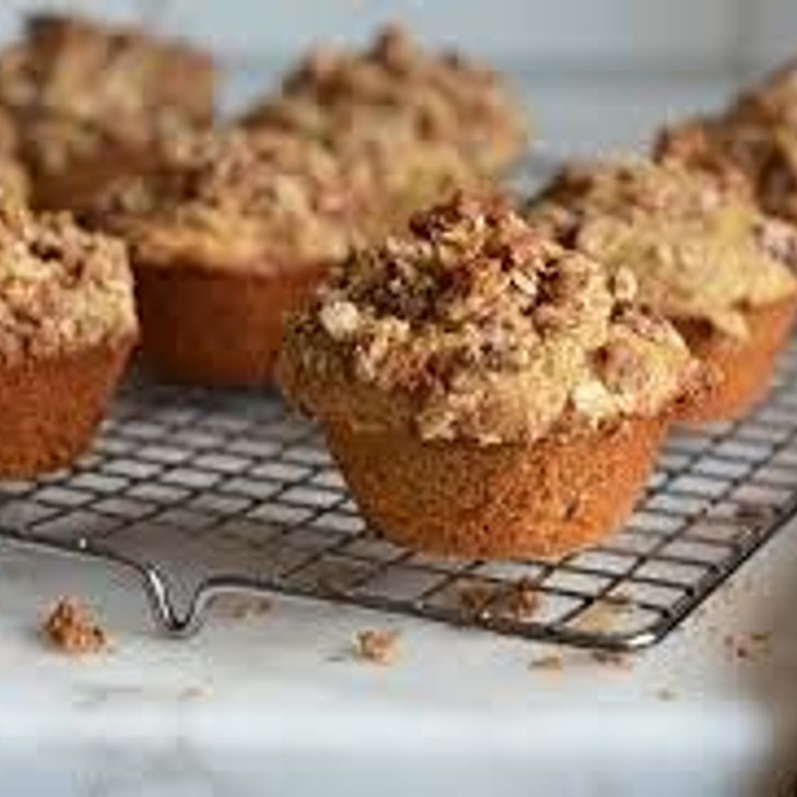 Oatmeal muffin with yogurt and peanuts