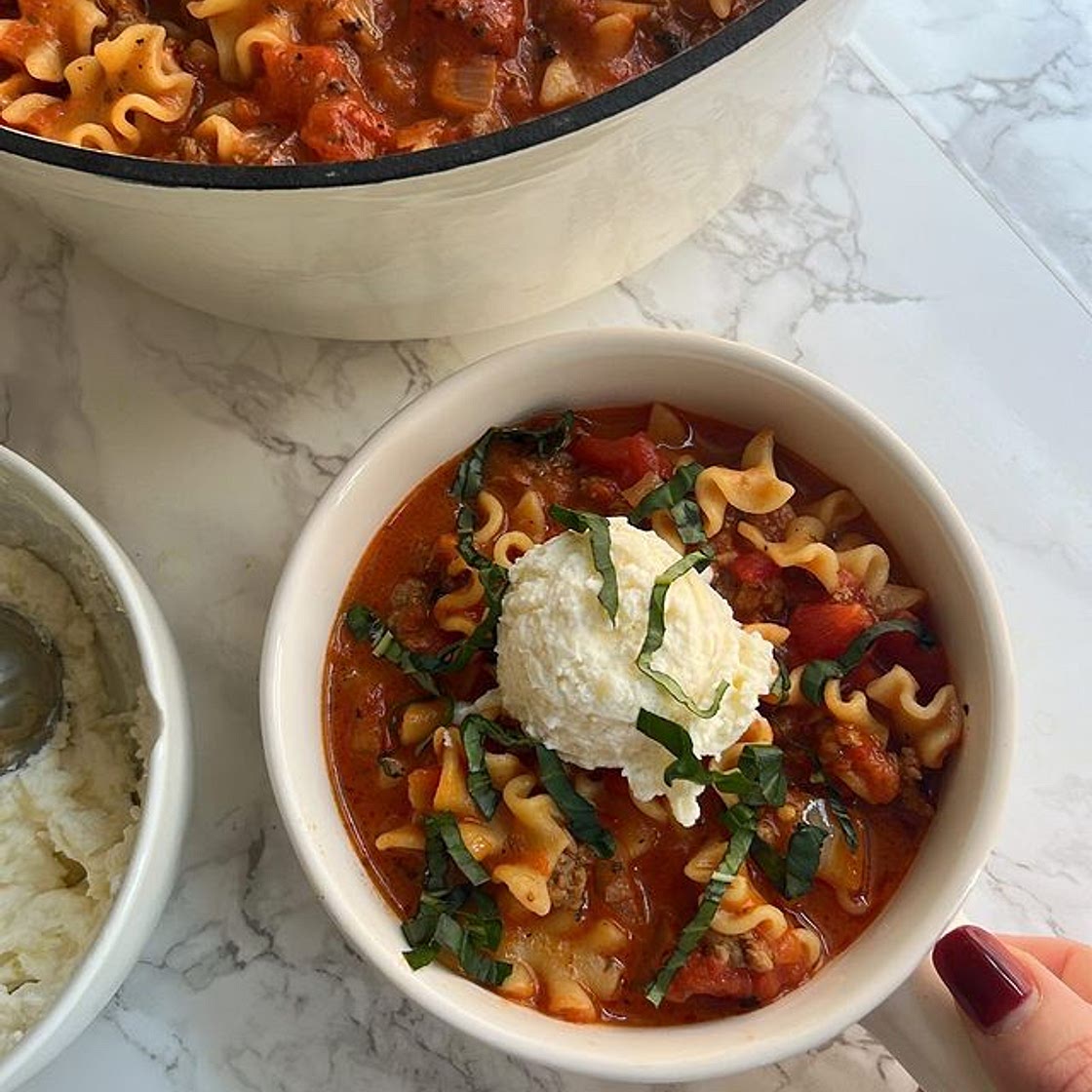 LASAGNA SOUP - might be a new fav recipe. The cozzzziest thing in all of the land. RECIPE: 1/2 lb ground beef 1/2 lb ground spicy Italian sausage 1 white onion 3 garlic cloves 2 14oz cans of fire roasted diced tomatoes 1 jar of tomato sauce (I used Raos) 4
