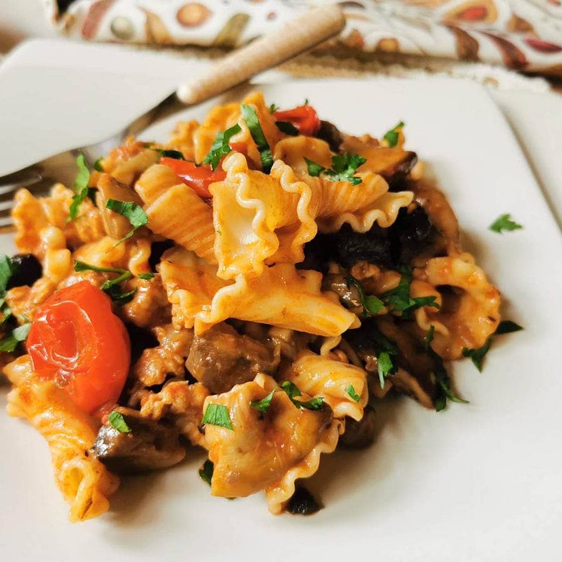 Authentic pasta alla Boscaiola (with sausage and mushrooms)