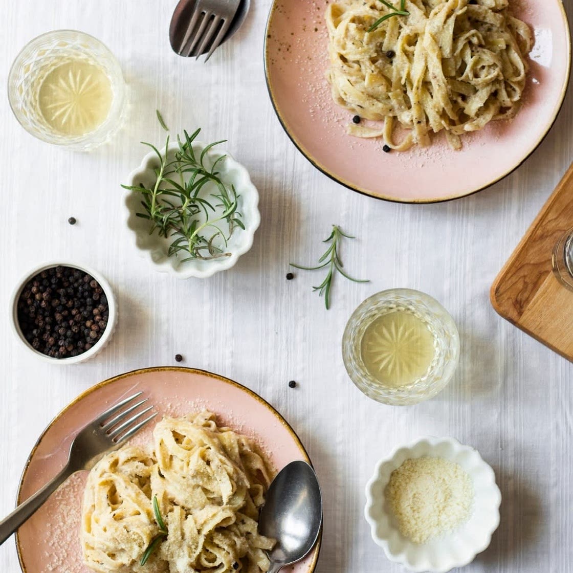 Truffle hummus pasta 🍄