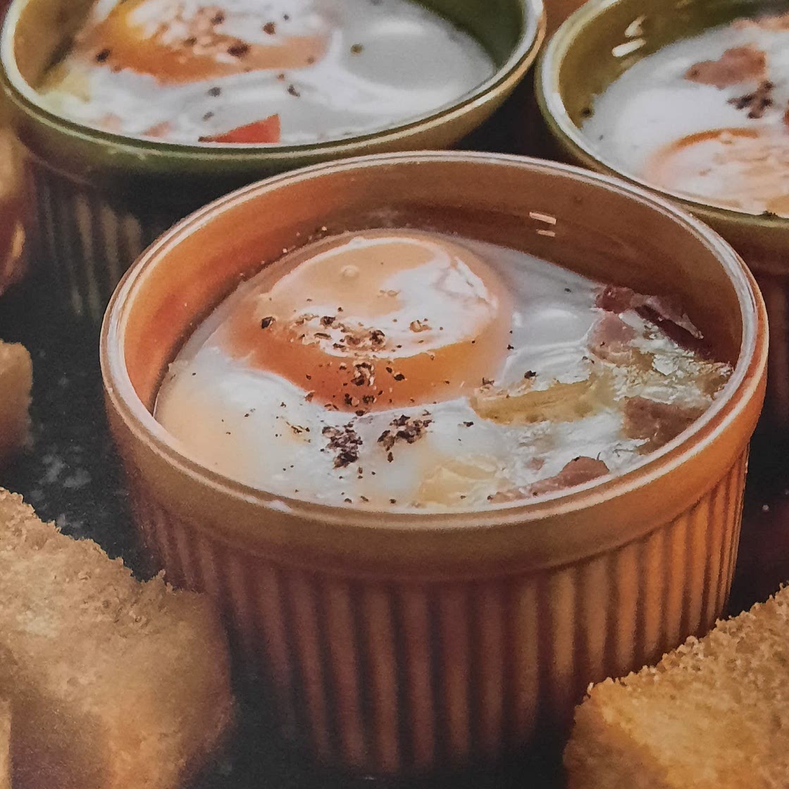 Baked eggs with ham and cheese