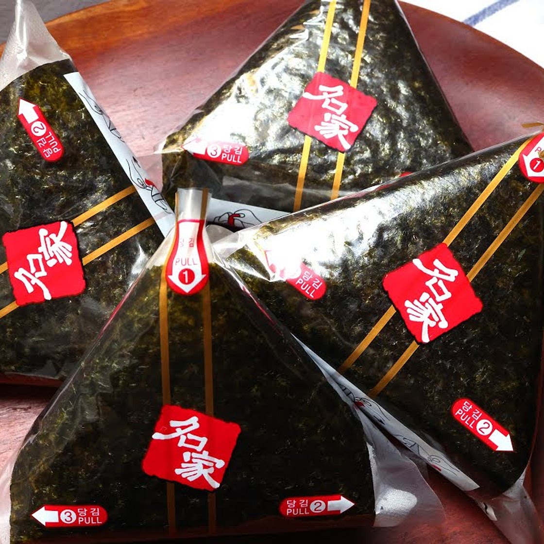 Bulgogi samgak-gimbap (Triangle gimbap) 삼각김밥