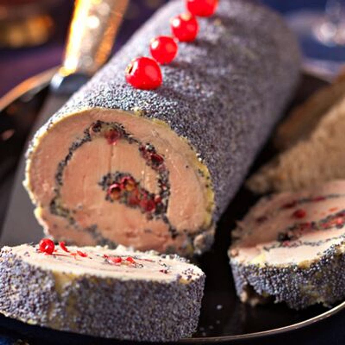 Bûche de foie gras au pavot et baies roses