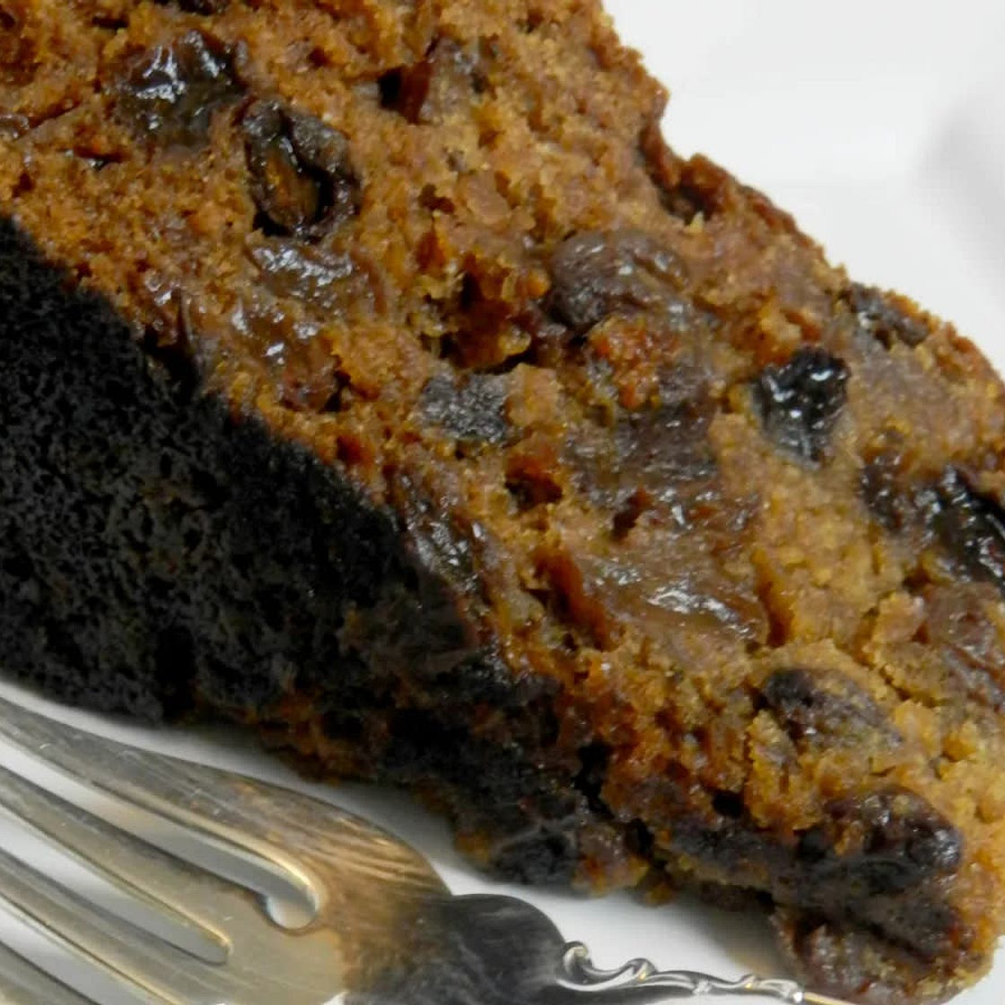 Applesauce Raisin Cake