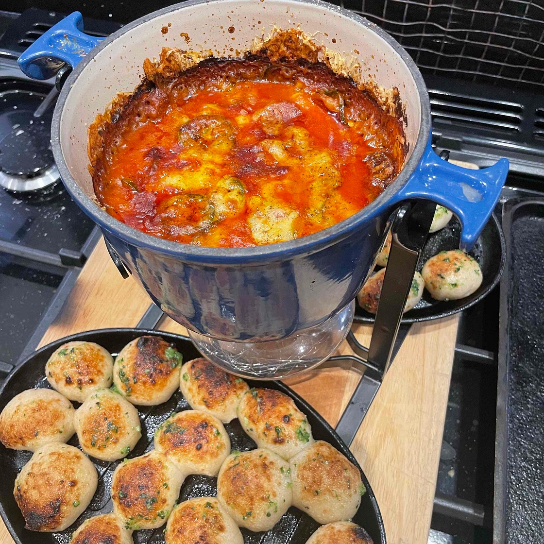 Pizza Fondue with Garlic Doughballs 