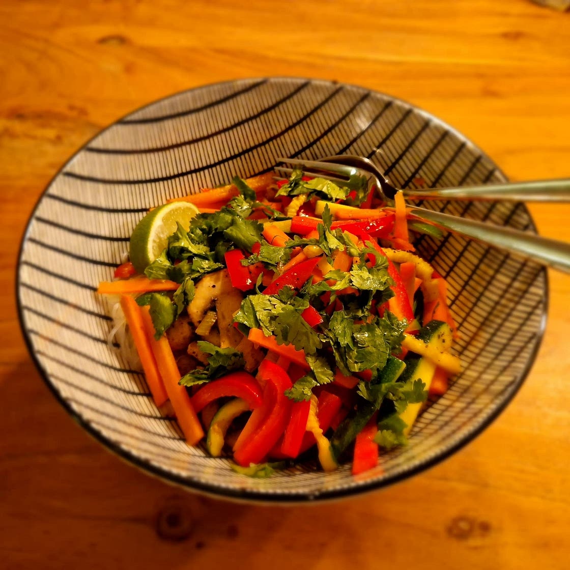 Koreanischer Glasnudelsalat