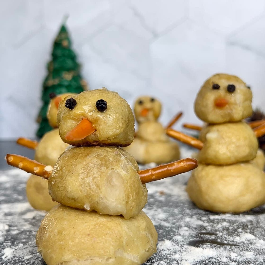 Mozzarella Stuffed Snowmen