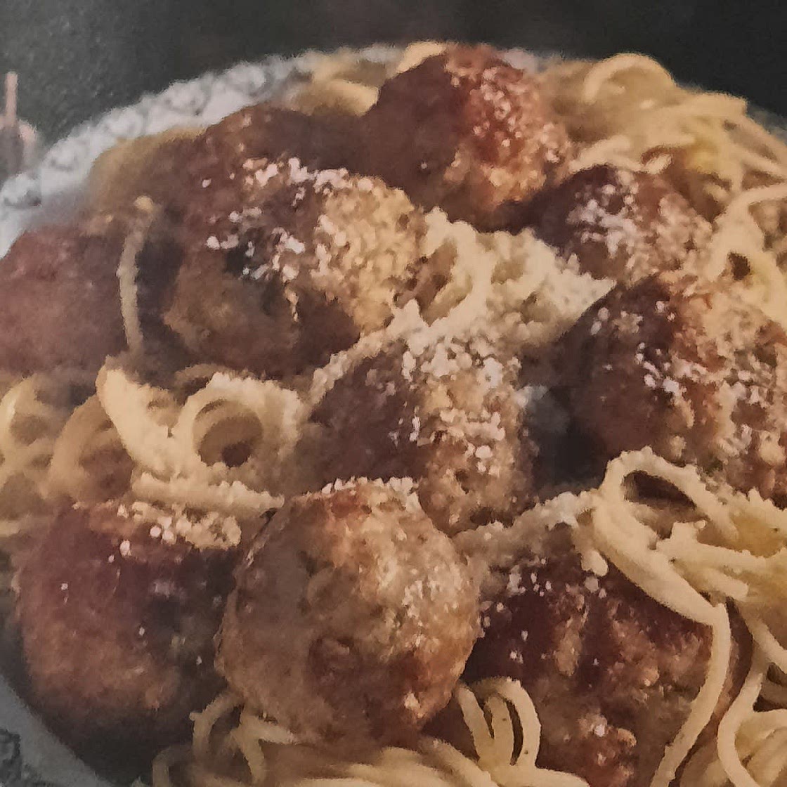 Pork meatballs with spaghetti al burro