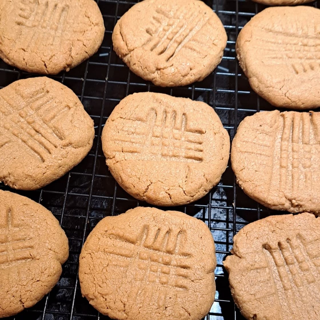 Easy Peanut Butter Cookies
