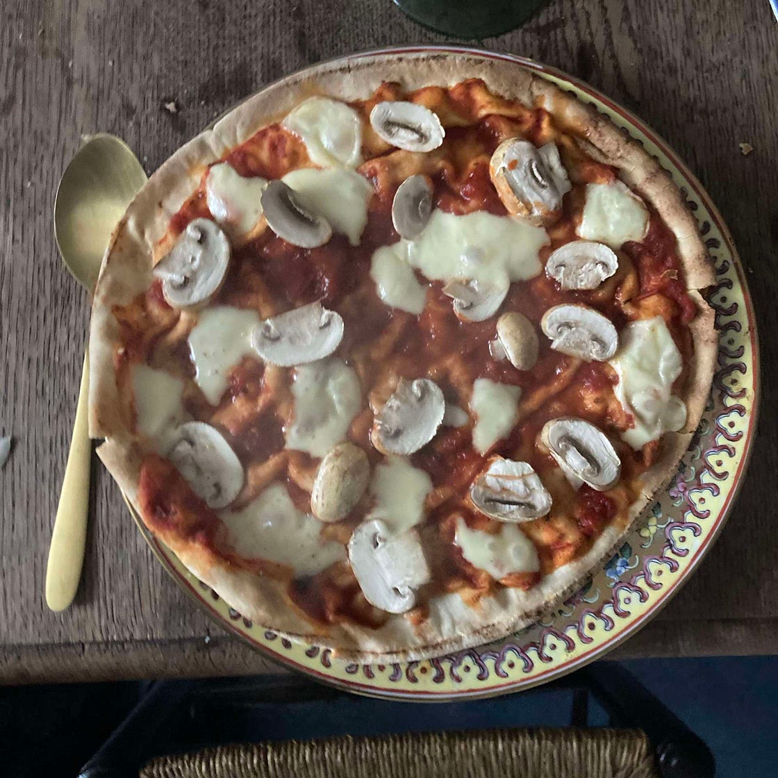 Flatbread mushroom pizza