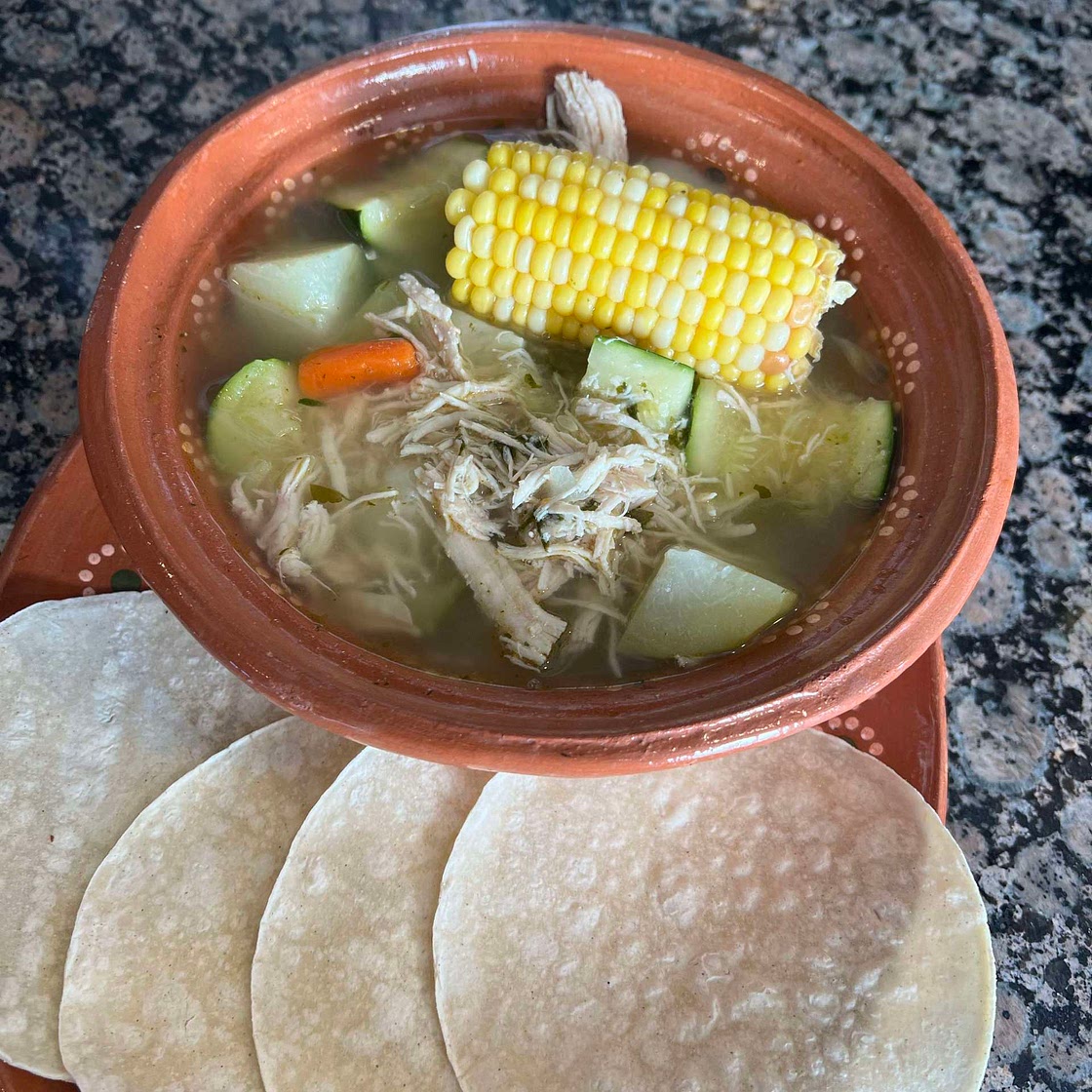 Caldo de Pollo 