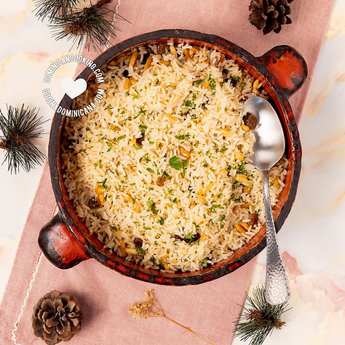 Arroz Navideño [Recipe + Video] Christmas Rice with Raisins and Almonds