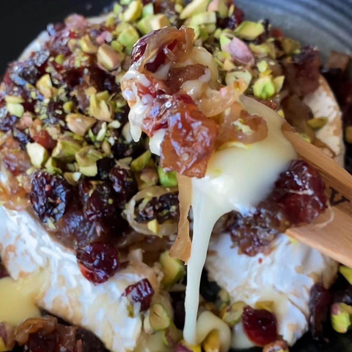 Baked Brie with caramelized onions & bacon 