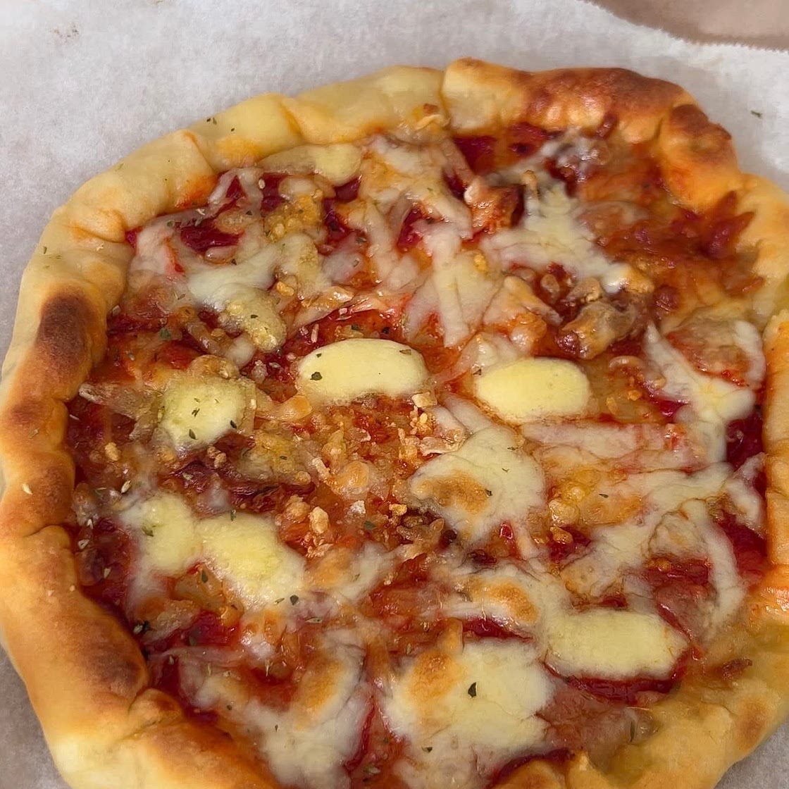 Cheesey stuffed crust pizza