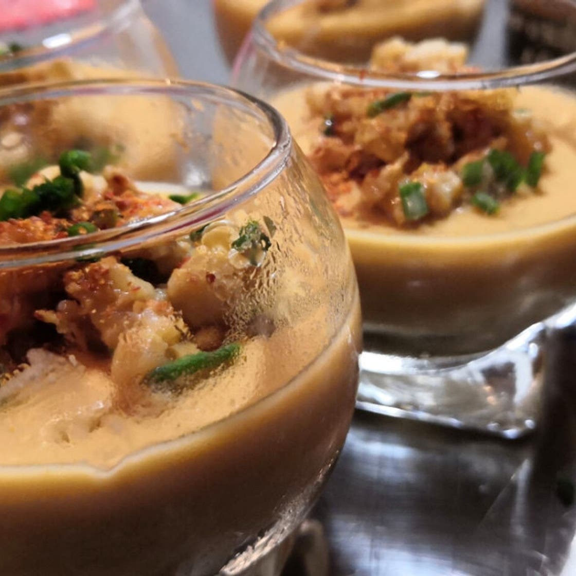 Panna cotta à la bisque de Homard crevettes au Cognac et piment d’Espelette