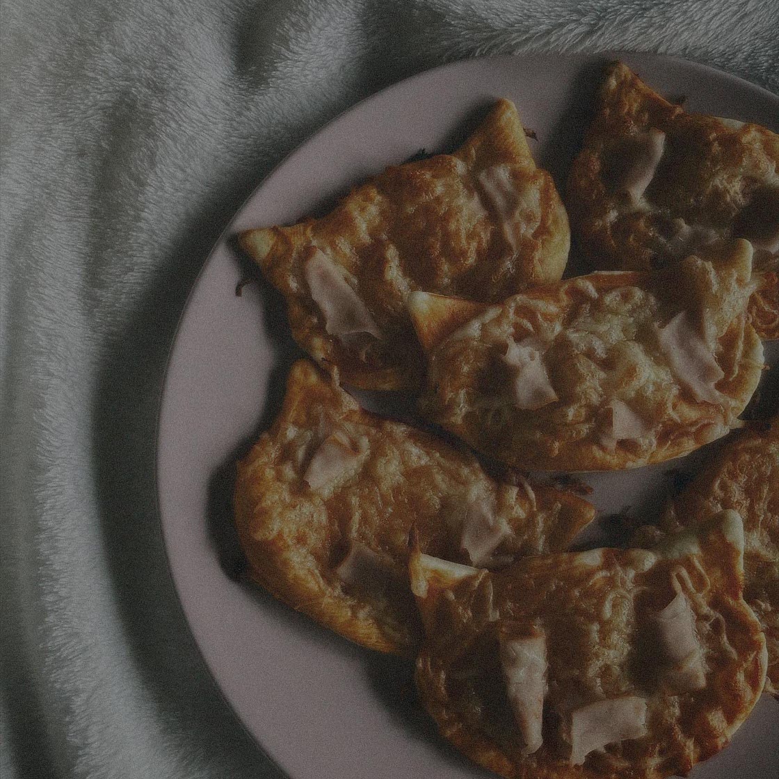 Kitten mini pizzas