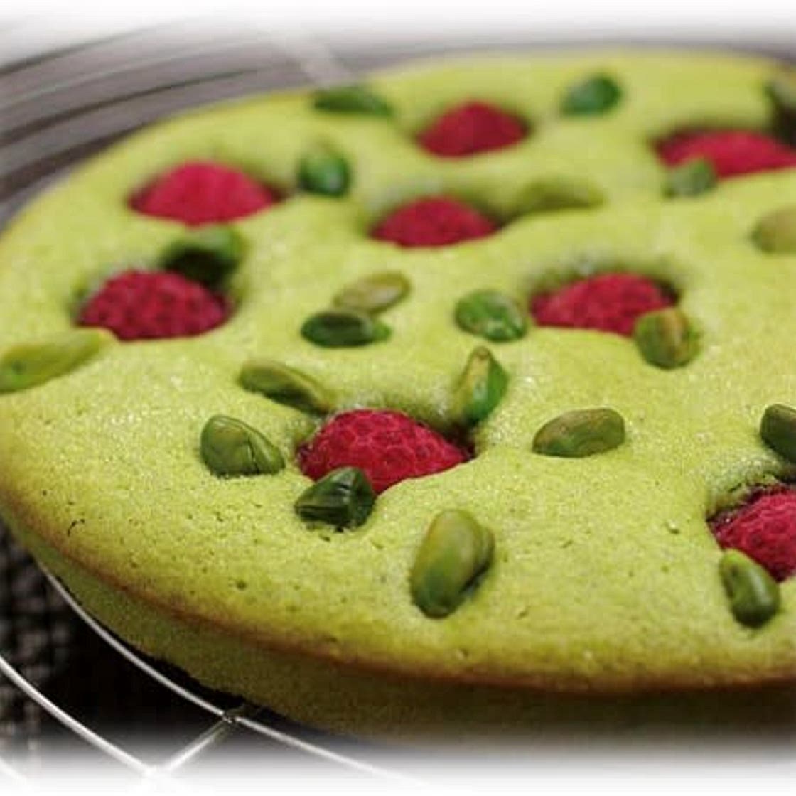 Financier pistache framboises