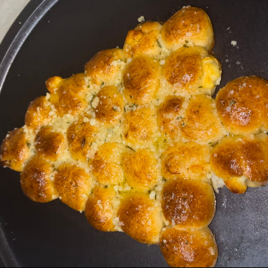 Christmas Tree Garlic Knots 