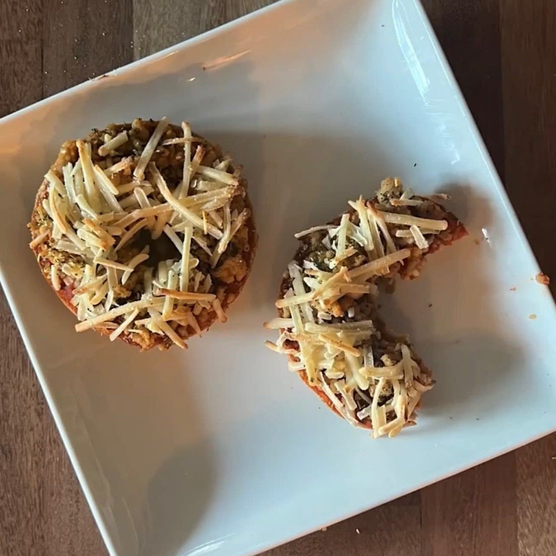 PIZZA BAGELS