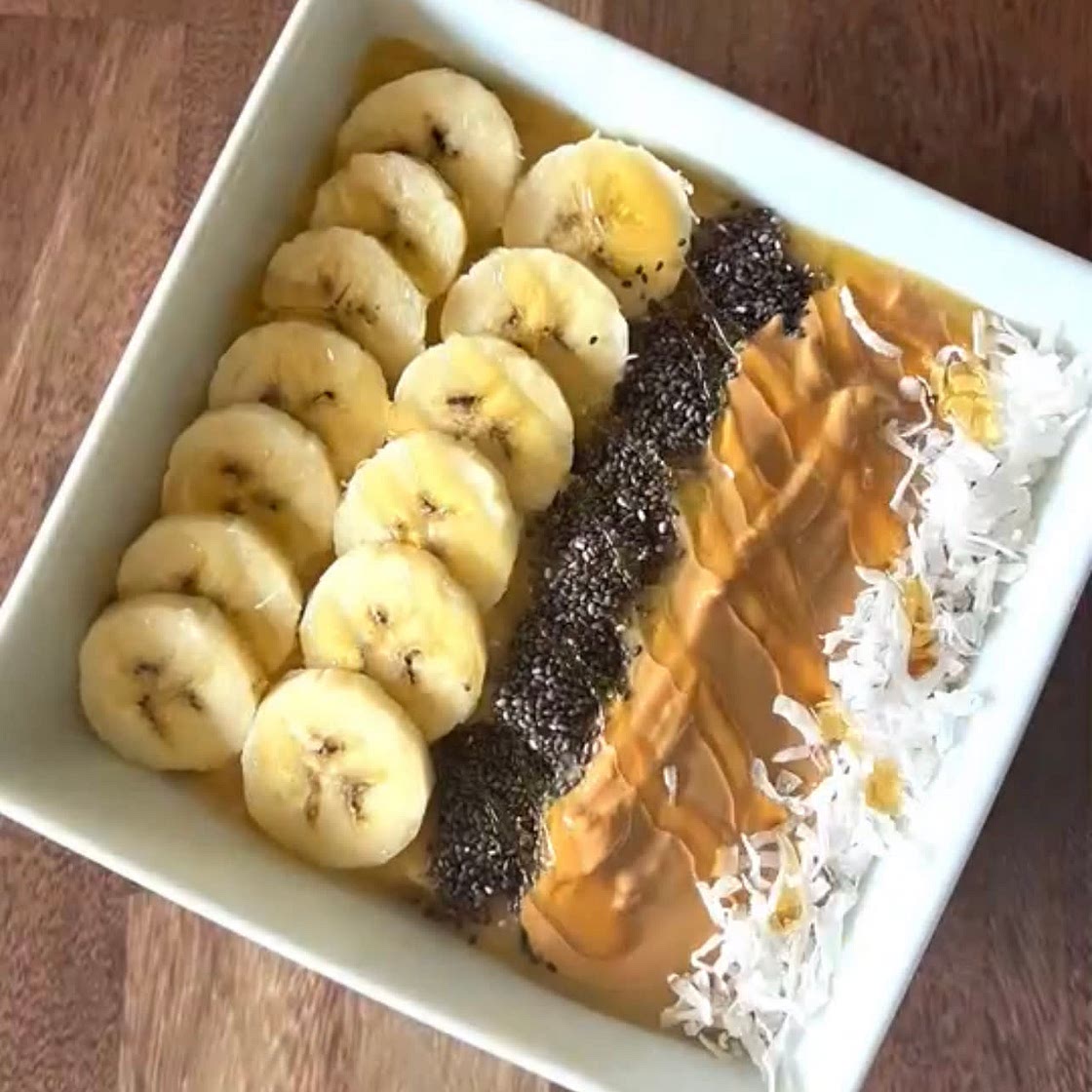 MANGO BANANA SMOOTHIE BOWL