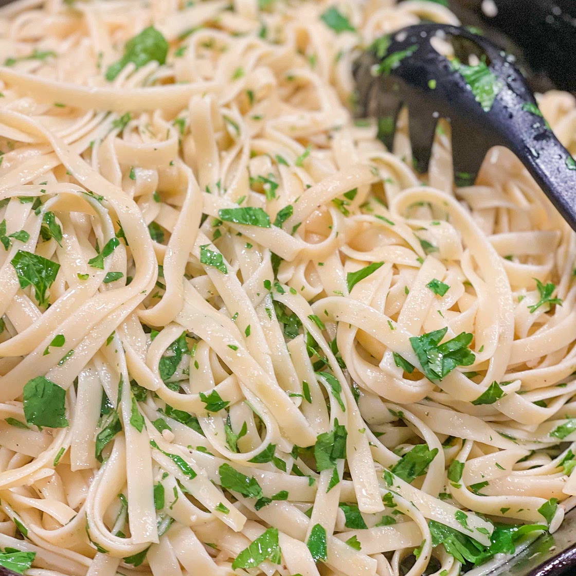 Olive oil garlic pasta 