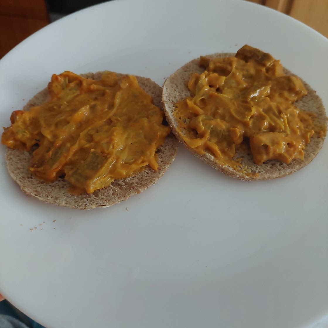 Stroganoff of seitan and cabbage