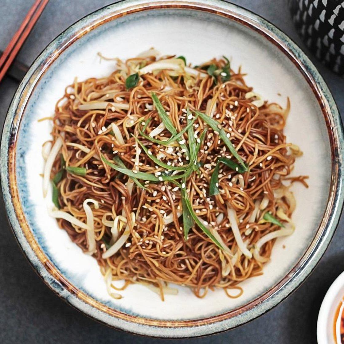 Simple Stir-Fried Noodles with Bean Sprouts