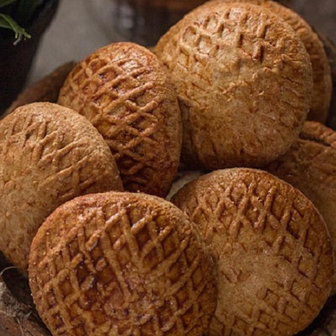 Kleeja (Saudi sugar-filled cookies)