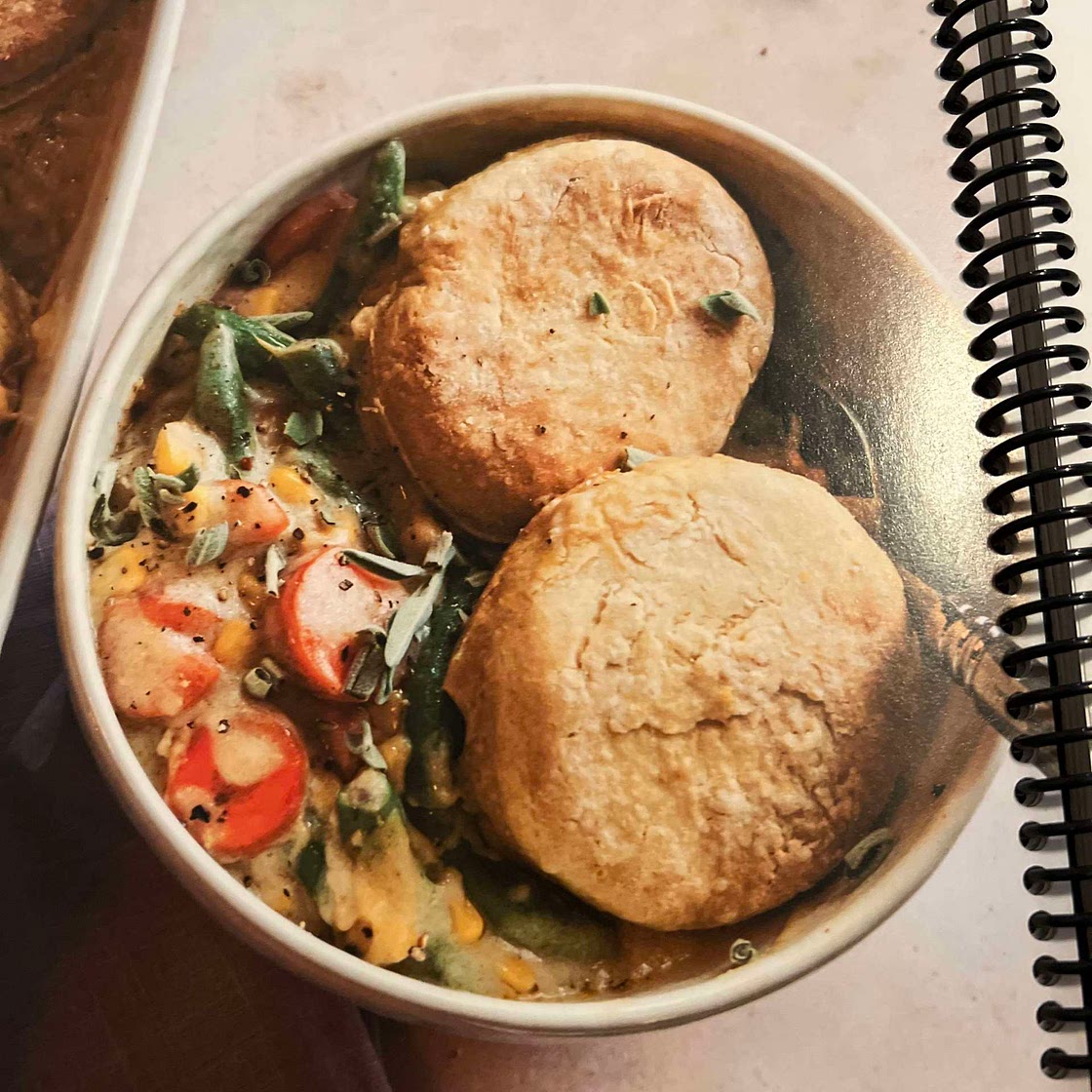 Cheesy biscuit vegetable pot pie