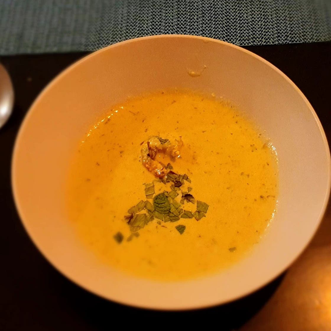 Erbsen-Minz-Creme mit Garnele
