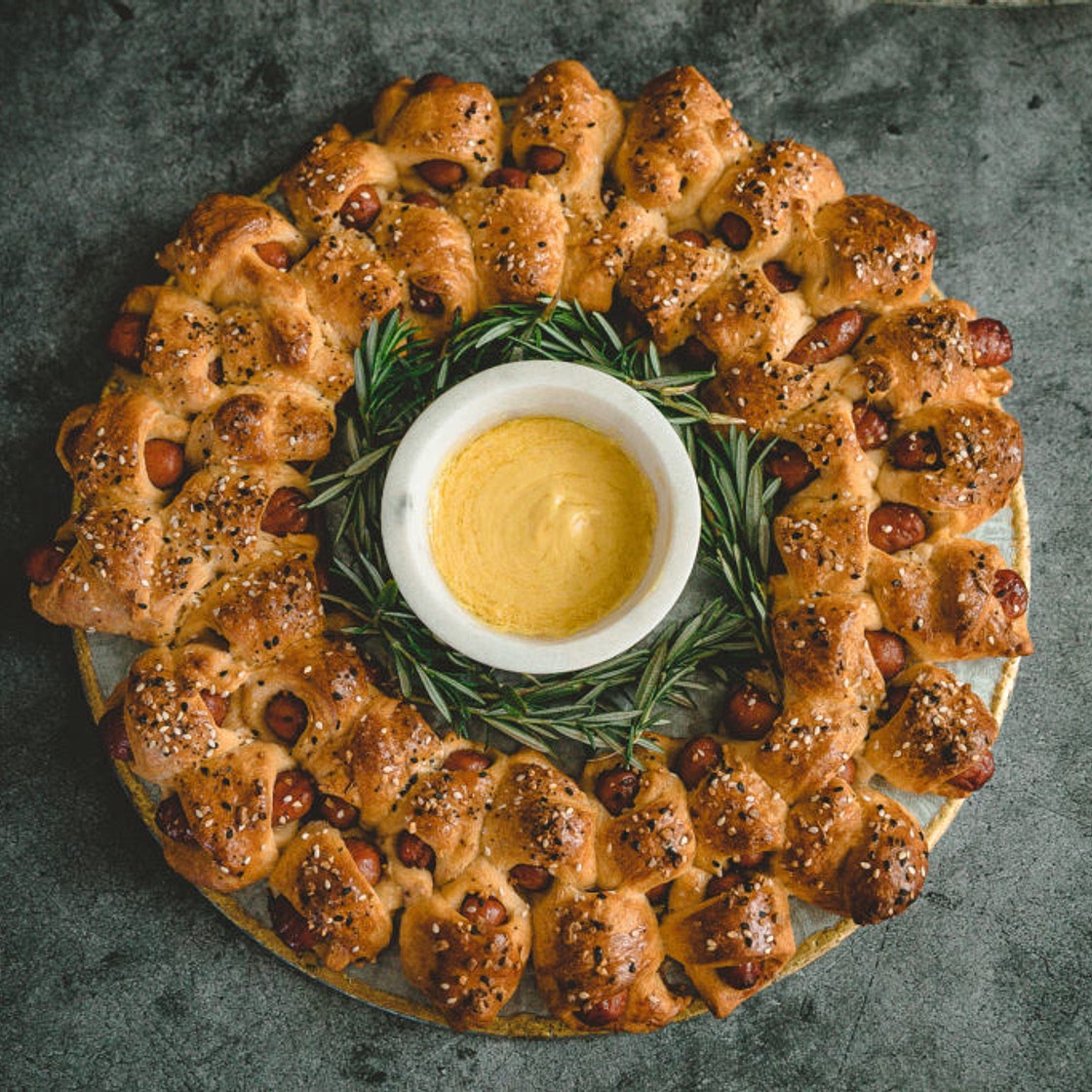 HOLIDAY PIGS IN A BLANKET WREATH RECIPE