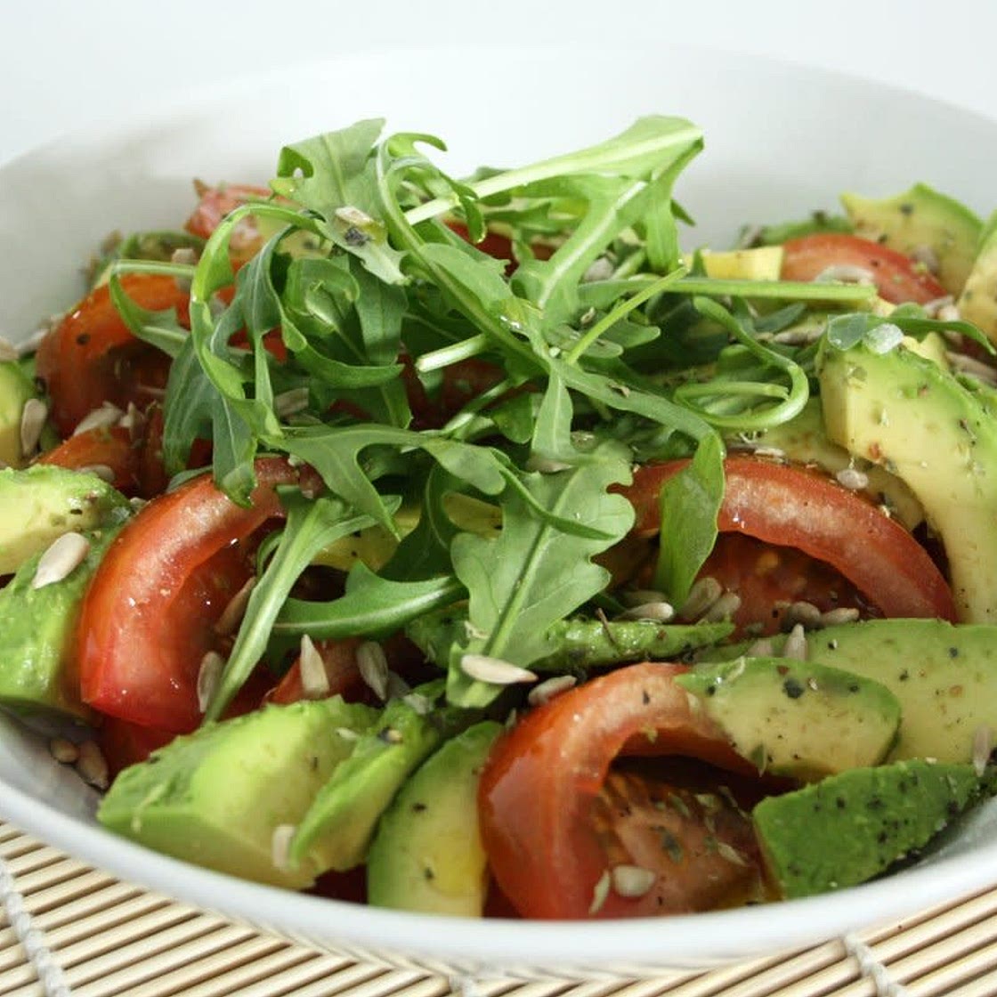 Ensalada de pepino, jitomate y aguacate