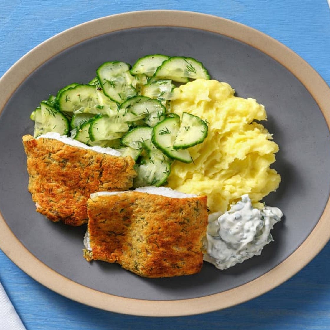 Fischfilet nach Art Bordelaise mit Kartoffelstampf und Gurkensalat