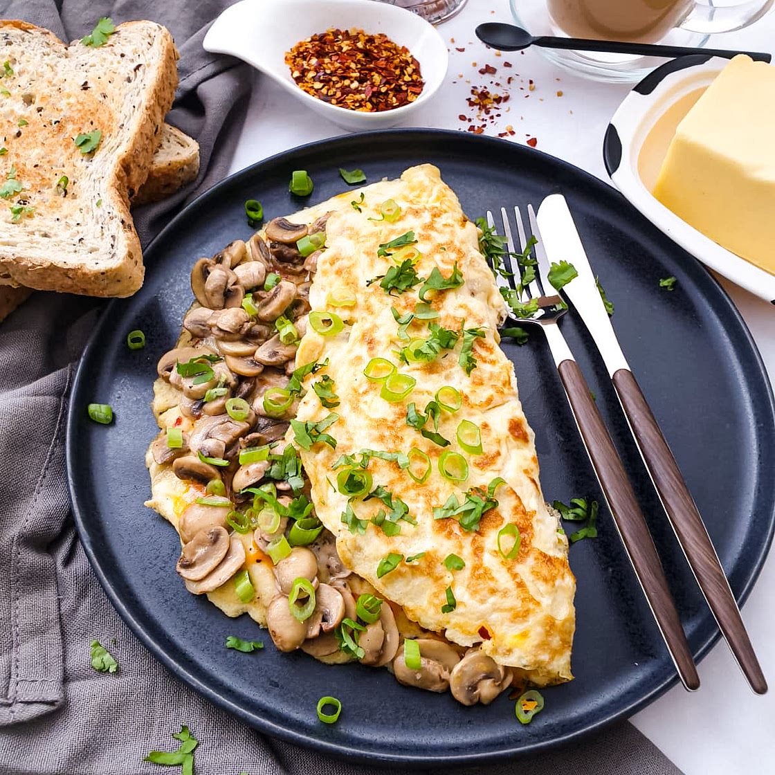 MUSHROOM CHEESE OMELETTE