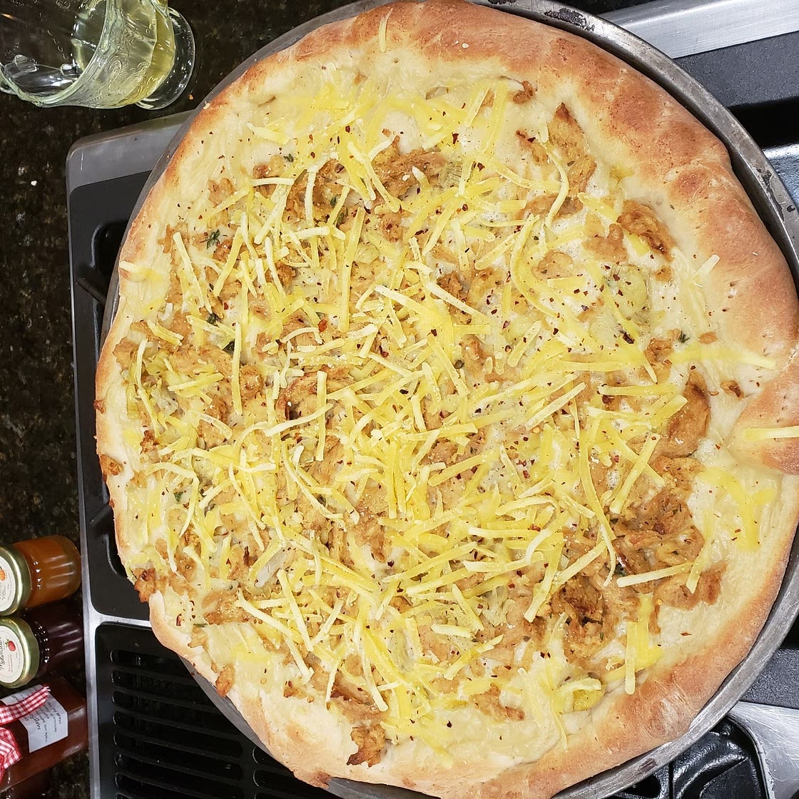 Vegan Chicken Alfredo Pizza