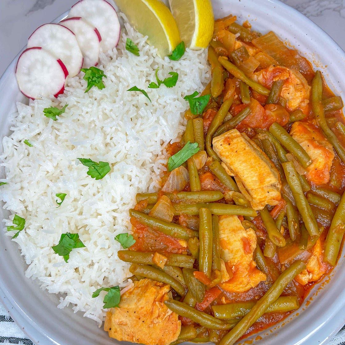 Matfenya lobeeka kesk Green bean stew with chicken