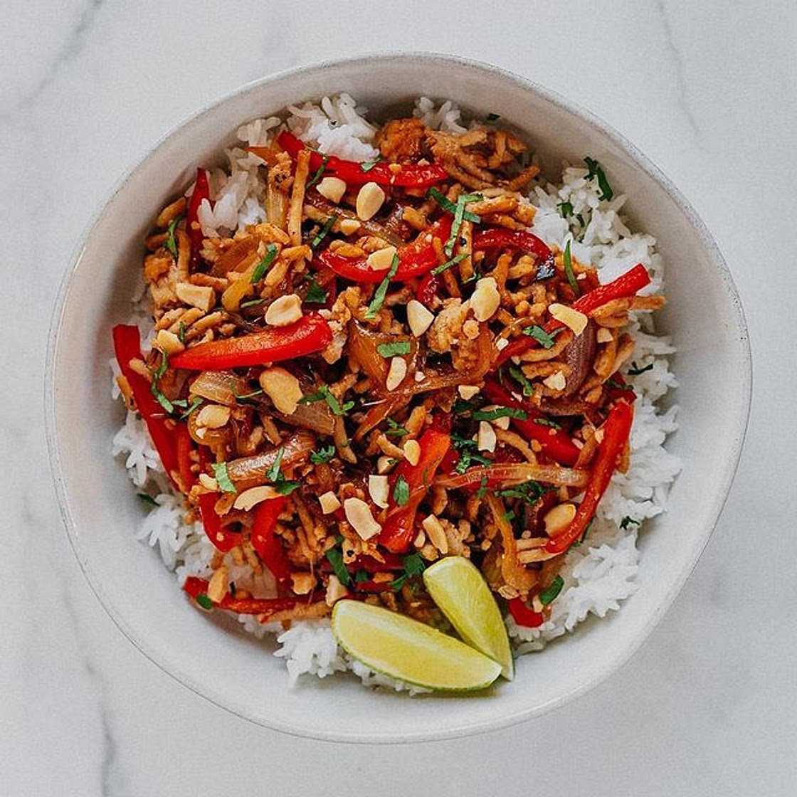 We love a 30 minute meal, and this Thai inspired bowl from Black Iron Nutrition coach is packed with so much flavor. Whether you’re a newbie in the kitchen or just looking for a simple amazing dish, this one is guaranteed to hit the spot! 🌶️ SWEET THAI CH